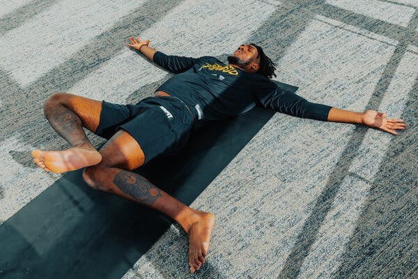 👀Moody: Looney takes me to get started with yoga. We often practice together