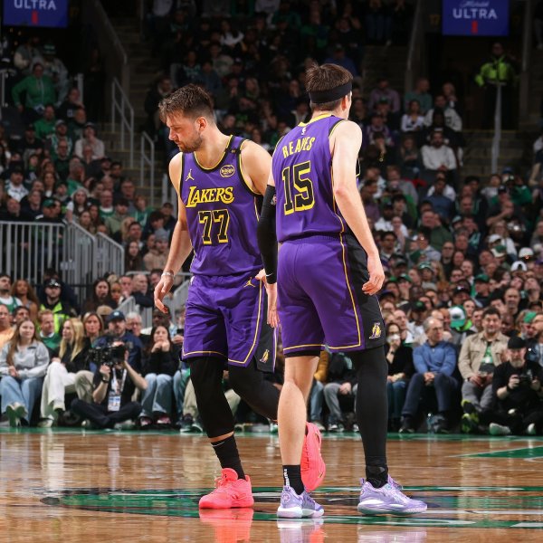 Xu Jingyu: Can Lao Zhan still compete with Reeves? Damn it, the Lakers are in the era of three white men.